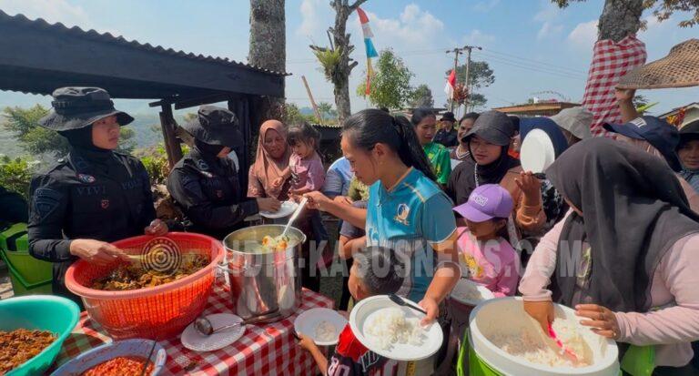 Polwan Korbrimob Hadirkan Kebahagiaan di Gunung Halimun, Bagikan Sembako dan Meriahkan HUT Polwan ke-78