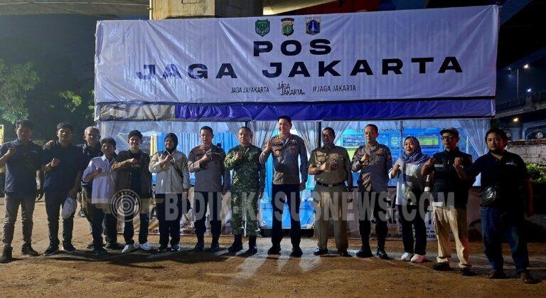 Kapolres Metro Jakarta Timur Cek Kesiapan Personel di Pos Jaga Pintu Tol Pedati