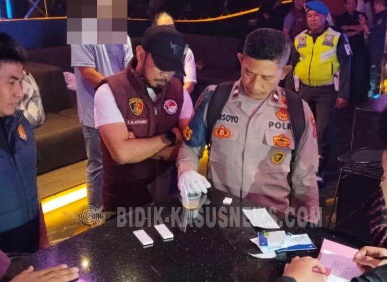 Satnarkoba Polres Cirebon Kota, Bersama TNI dan Satpol PP Kota Cirebon Menggelar Razia Tempat Hiburan Malam di Kompleks CSB Mall Cirebon