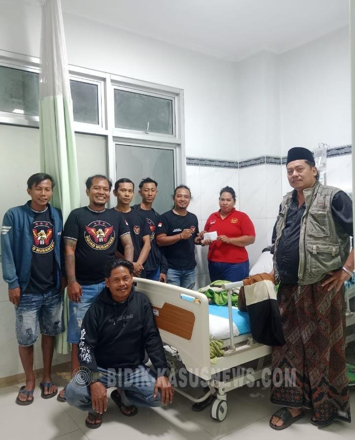 Peduli Sesama, Squad Nusantara Ranting Pecangaan Jenguk Putra Srikandi yang Dirawat di Rumah Sakit