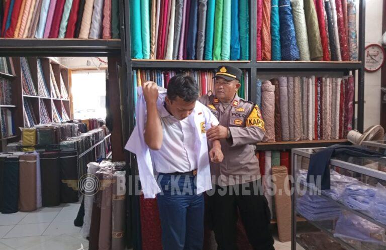 Kapolsek Surade Bantu Lengkapi Peralatan Sekolah Anak Asuh, Wujud Kepedulian Polri terhadap Pendidikan