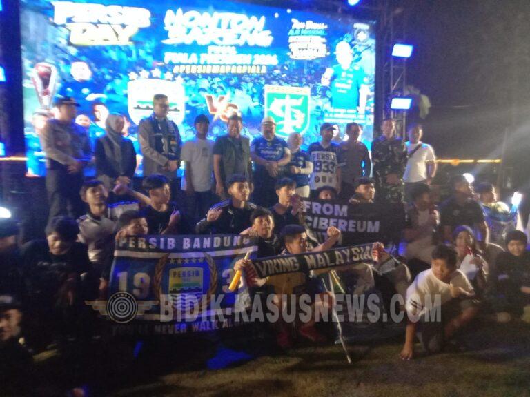 Ribuan Warga Nobar Final Persib vs Persebaya Di Saung Nganteur Kahayang Ateng Sutisna