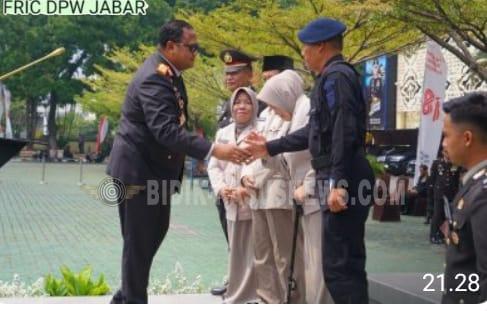 Momentum HUT RI ke-81, Wakapolda Jabar Apresiasi Dedikasi Personel Lewat Penghargaan Umroh