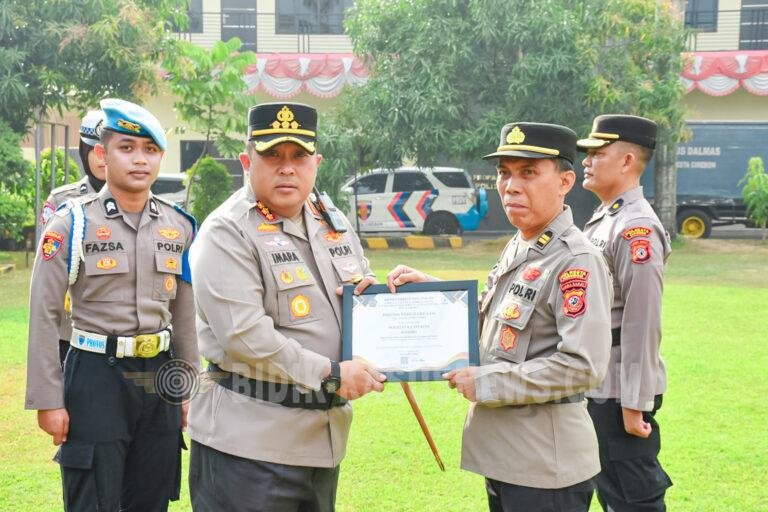 Polresta Cirebon Gelar Apel Jam Pimpinan Sekaligus Penyerahan Penghargaan Pelayanan Prima dan IKPA 2026