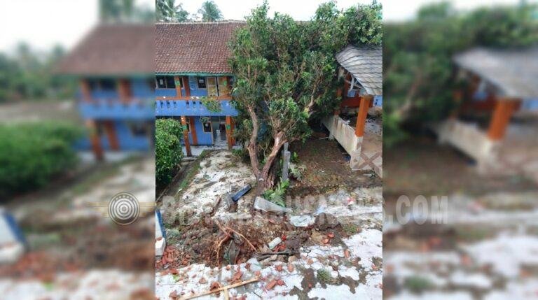Puting Beliung Terjang Cicurug, Sekolah dan Rumah Warga Rusak, Tiang PLN Bertumbangan