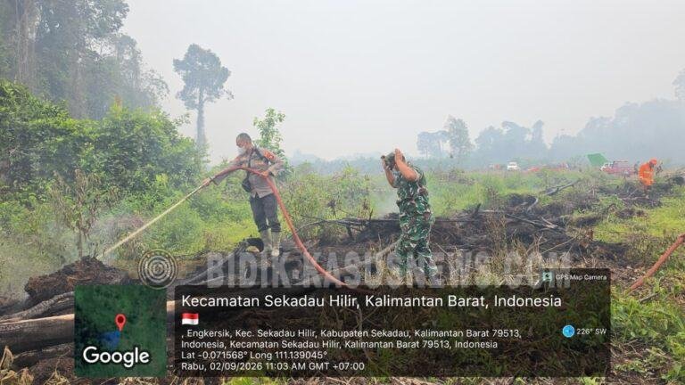Penanganan Karhutla Kapolsek Sepauk Abdul Hadi Turun Langsung Di Lapangan