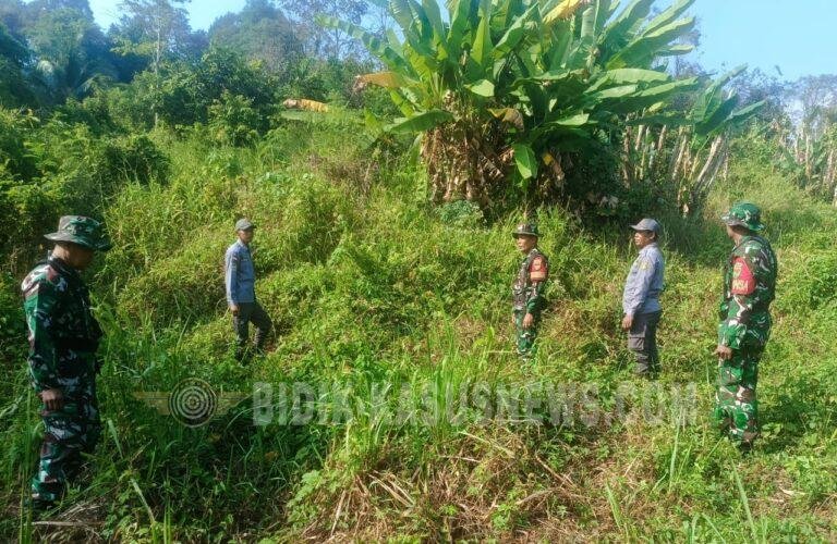Babinsa Koramil 410-05/TKP Bersama Linmas Gelar Patroli Karhutla di Kelurahan Sukadanaham