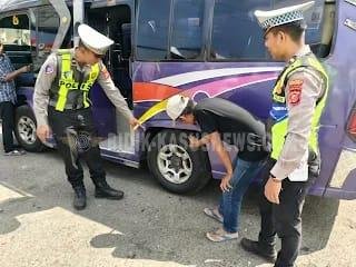 Pastikan Armada Angkutan Umum Laik Jalan, Satlantas Polres Majalengka Bersama Dishub Gelar Simulasi E-Rampcheck di Terminal Maja