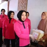 Kapolda Jabar dan Ketua Bhayangkari Daerah Salurkan Bantuan Sosial untuk Masyarakat Nelayan Pangandaran