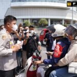 Aksi Peduli Polisi, Bagikan Masker untuk Lindungi Masyarakat dari Abu Vulkanik
