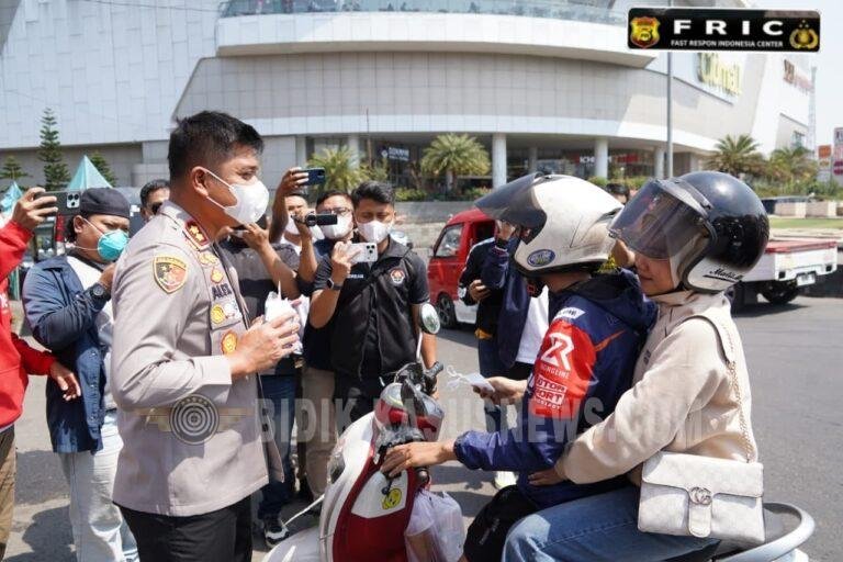 Aksi Peduli Polisi, Bagikan Masker untuk Lindungi Masyarakat dari Abu Vulkanik