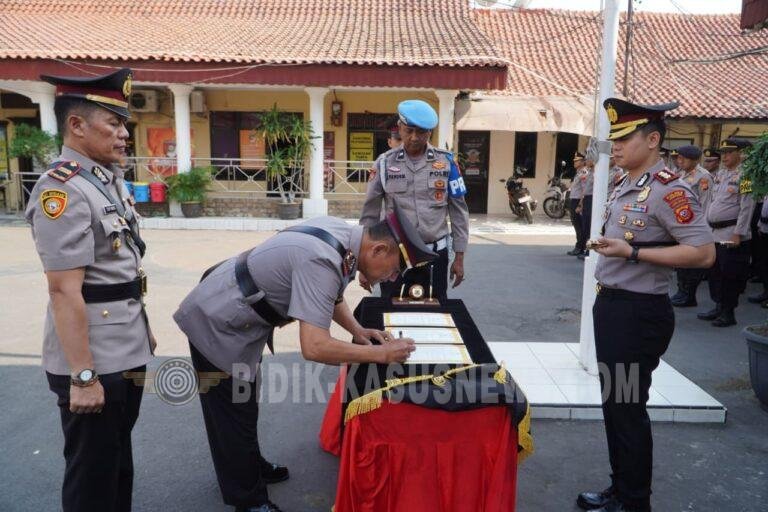 Sertijab Kapolsek Lemahwungkuk dan Pelantikan Kapolsek Mundu Polres Cirebon Kota