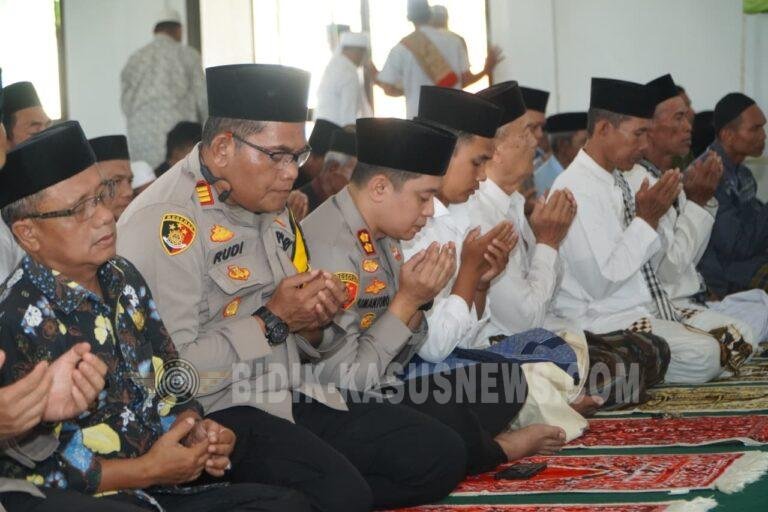Kapolres Cirebon Kota Laksanakan Jumat Keliling di Masjid Nurul Jannah