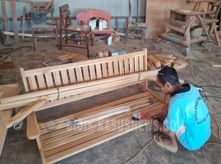 Bimker Bangkit ! : Rutan Jepara Kembangkan Keterampilan Warga Binaan melalui Karya Ukir dan Furnitur