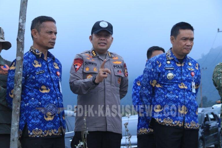 Personel Korps Brimob Penugasan Satgas PRR Bersama Tim Monev Percepat Pemulihan Pascabencana di Humbang Hasundutan