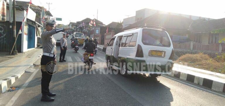 Polres Kuningan Sebar Personel Siaga Pagi, Hadirkan Pelayanan Pengaturan Lalu Lintas demi Kamseltibcarlantas