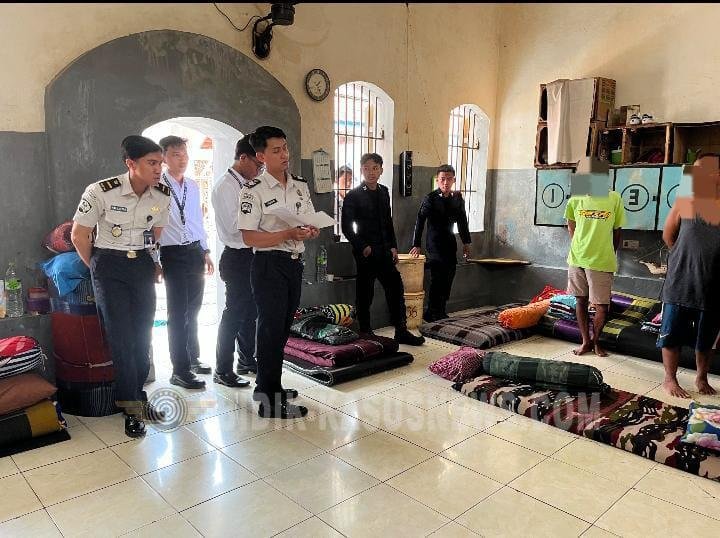 Jaga Kamtib, Ka.KPR Rutan Jepara Periksa Kamar Hunian Warga Binaan