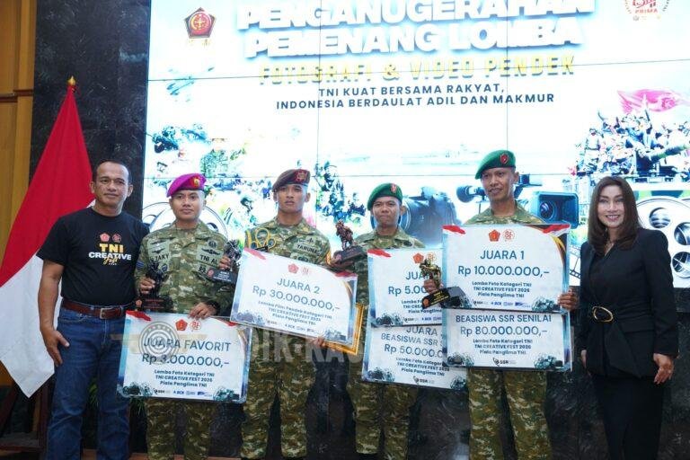 PRAJURIT DISPEN KORMAR RAIH JUARA FAVORIT LOMBA FOTOGRAFI KATEGORI TNI DI TNI CREATIVE FEST 2026