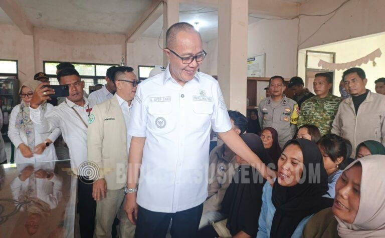 Ayep Zaki Pantau Langsung Penyaluran Bantuan Pangan, Ribuan KPM Terima Beras