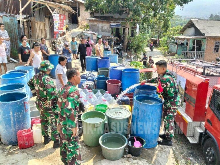 Kemarau Berkepanjangan, Babinsa Pantau Penyaluran Bantuan Air Bersih untuk Warga Garuntang Bandar Lampung