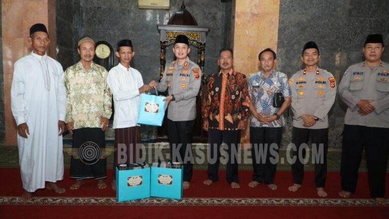 Jumat Keliling, Kapolres Cirebon Kota Silaturahmi dengan Warga Pilangsari