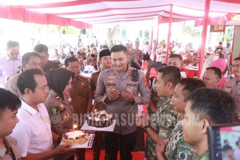 HUT Ke-81 TNI, Kapolres Majalengka Beri Kejutan Kue Ulang Tahun dan Hadiri Syukuran di Kodim 0617