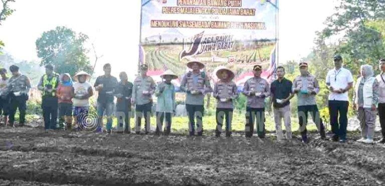 Dukung Swasembada Pangan, Polres Majalengka Tanam Bawang Putih di Nunuk Baru