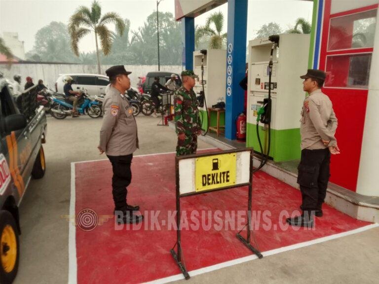 Polsek Amuntai Selatan Pantau Distribusi BBM di SPBU Panyiuran, Pastikan Situasi Tetap Kondusif