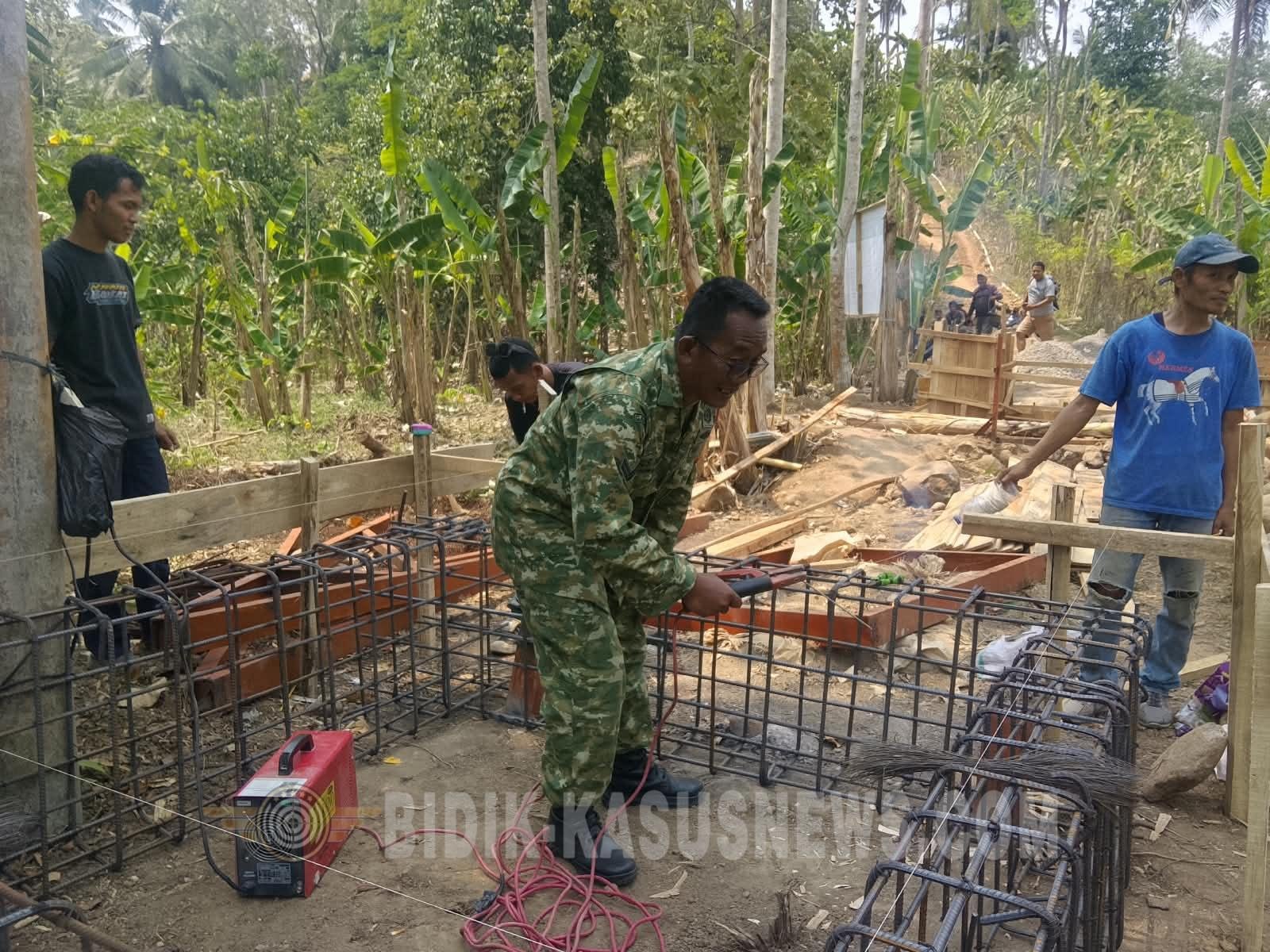 TNI dan Warga Gotong Royong Bangun Jembatan Perintis Garuda di Bandar Lampung, Progres Capai 17 Persen