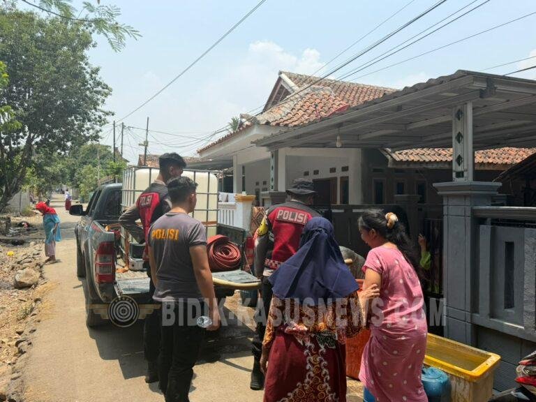 Polres Sukabumi Salurkan Air Bersih untuk Warga Terdampak Kekeringan di Simpenan