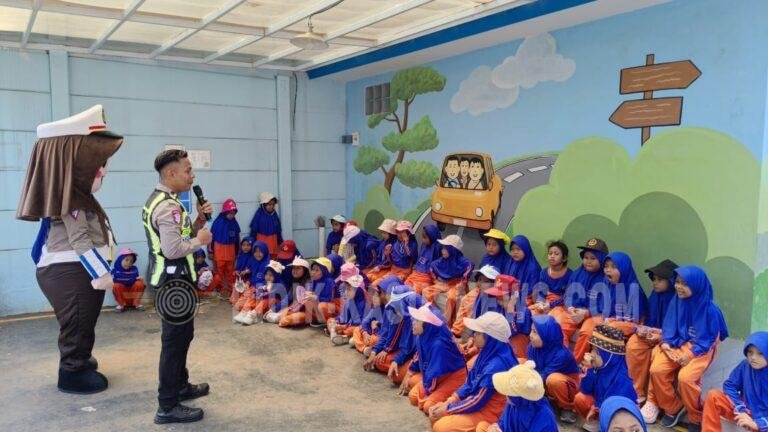 Polantas Menyapa, Satlantas Polres Majalengka Kenalkan Rambu Lalu Lintas kepada Siswa SD Al Islam Cirebon