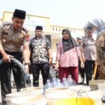 Bantu Warga Terdampak Kekeringan, Polres Kuningan Salurkan Air Bersih ke Desa Hantara