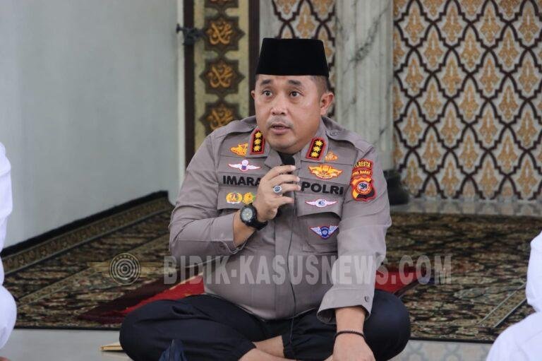 Pererat Silaturahmi dan Jaga Kamtibmas, Kapolresta Cirebon dan 27 Kapolsek Jajaran Gelar Shalat Subuh Keliling