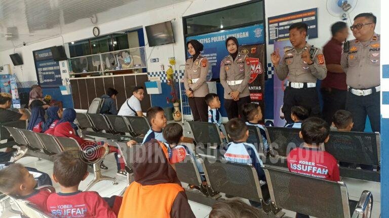Tanamkan Kedisiplinan Sejak Dini, Sat Lantas Polres Kuningan Sambut Ceria Kunjungan Siswa TKIT dan PAUD