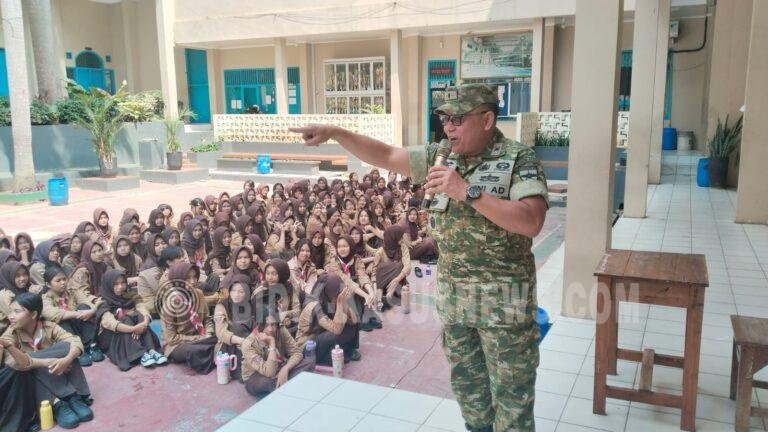 Babinsa Tanjung Senang Berikan Materi Wawasan Kebangsaan dan Disiplin kepada 300 Siswa SMK Gajahmada Bandar Lampung