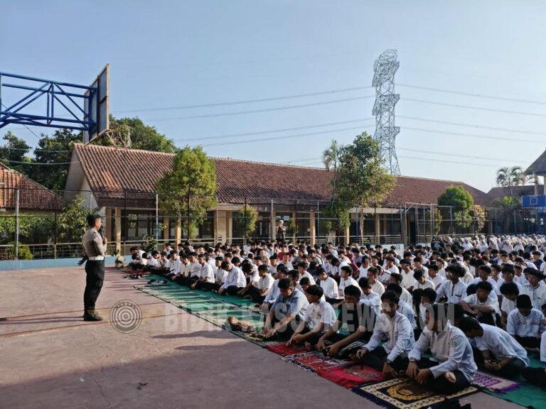 Tingkatkan Kesadaran Tertib Lalu Lintas dan Cegah Balap Liar, Sat Lantas Polres Kuningan Gelar “Police Goes to School” di SMAN 1 Mandirancan