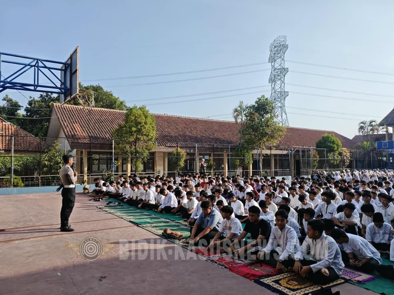 Tingkatkan Kesadaran Tertib Lalu Lintas dan Cegah Balap Liar, Sat Lantas Polres Kuningan Gelar “Police Goes to School” di SMAN 1 Mandirancan
