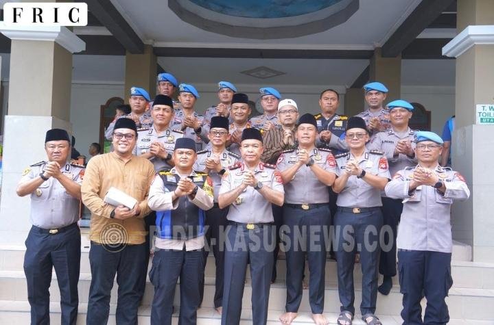 Kapolda Jabar Gelar Shalat Jumat Keliling di Masjid Besar Kaum Ujung Berung, Pererat Silaturahmi dengan Masyarakat