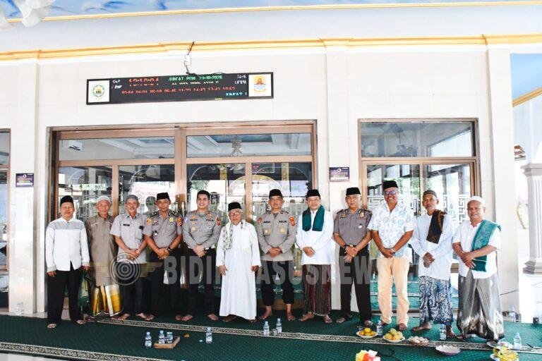 Kapolresta Cirebon Perkuat Silaturahmi dengan Ulama, Sholat Jumat Keliling Digelar Serentak di 27 Polsek