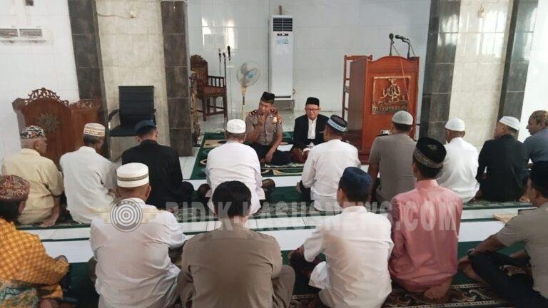 Perkuat Silaturahmi dan Keamanan Lingkungan, Polsek Amuntai Tengah Gelar Jumling di Masjid Baiturrahman