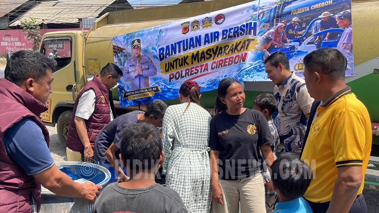 Polresta Cirebon Salurkan 18.000 Liter Air Bersih untuk Warga Palimanan Barat
