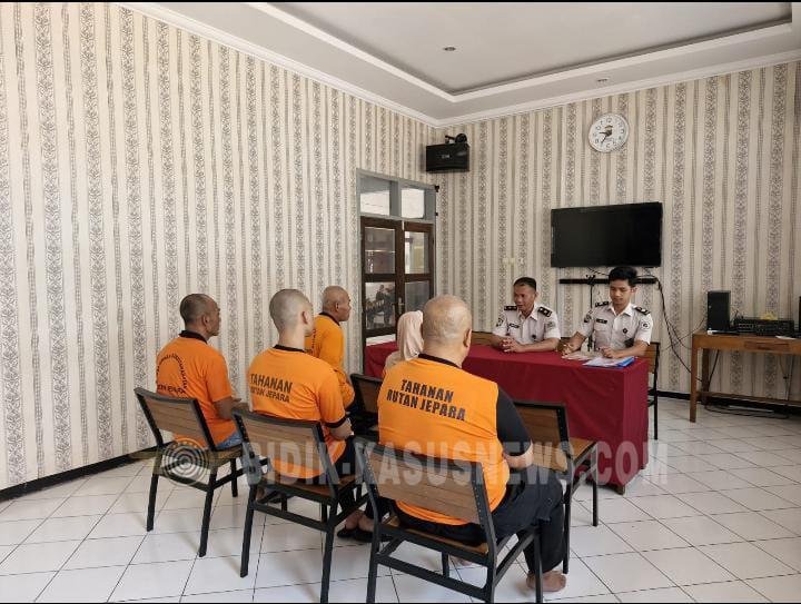 Bekali Tahanan Baru dengan Pemahaman Pembinaan, Rutan Jepara Gelar Mapenaling dan Sosialisasi Kemandirian