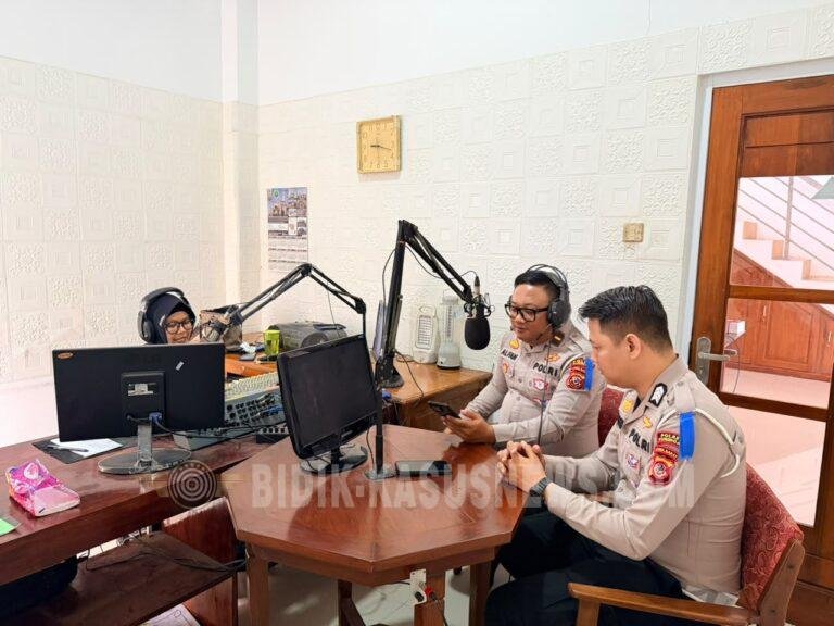 Polres Kuningan Gencarkan Edukasi Tertib Berlalu Lintas Melalui Talkshow Radio dalam Operasi Patuh Lodaya 2026