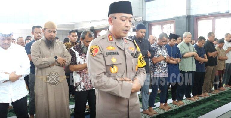 Kapolres Pelabuhan Tanjung Priok Pimpin Salat Jumat dan Sampaikan Khutbah Tentang Ikhtiar di Masjid Jami’ Khodamuttaqwa