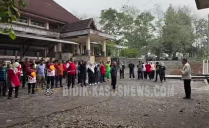 Kadisdik Pimpin Jumat Bersih, Disdik Kabupaten Sukabumi Perkuat Budaya Gotong Royong